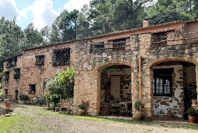 Country house for sale near the Mussara village and the Prades Mountains' Natural Park with 31 hectares land and beautiful panoramic views